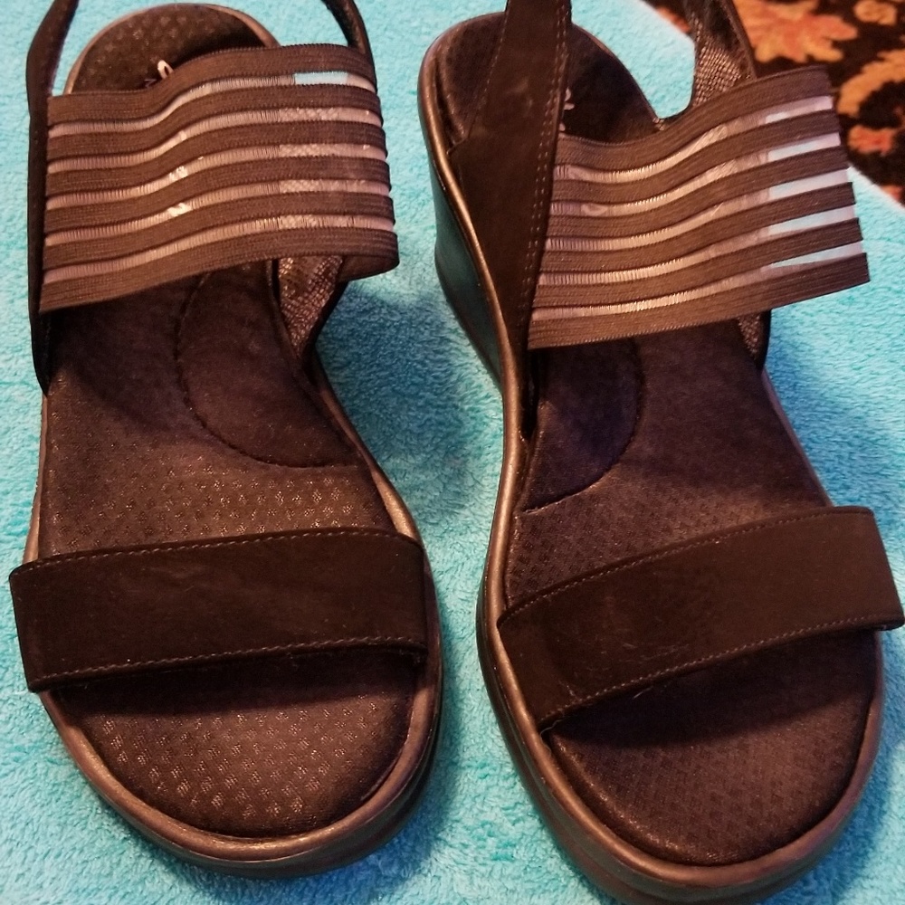 Wedge sling back